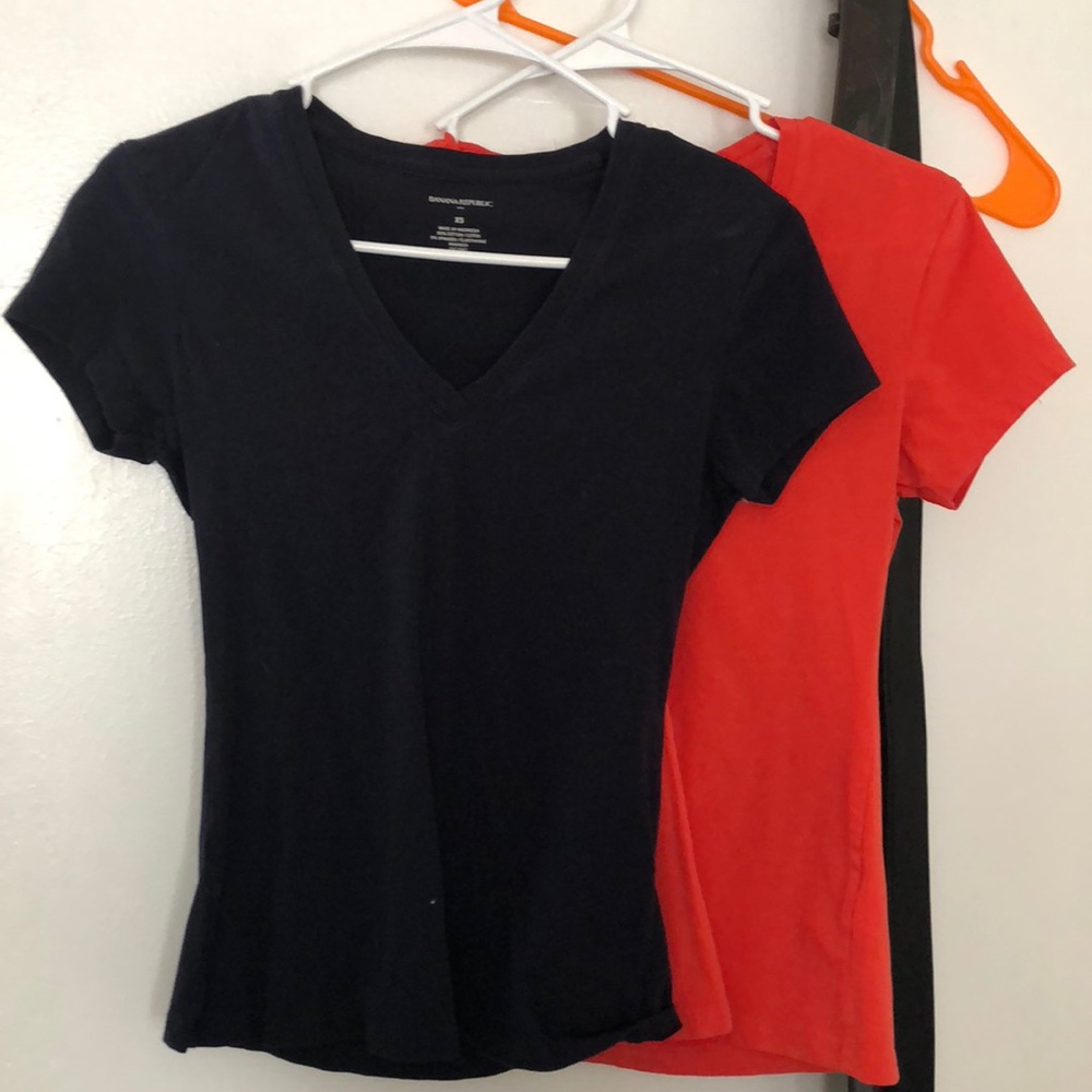 2 Banana Republic short sleeve V necks